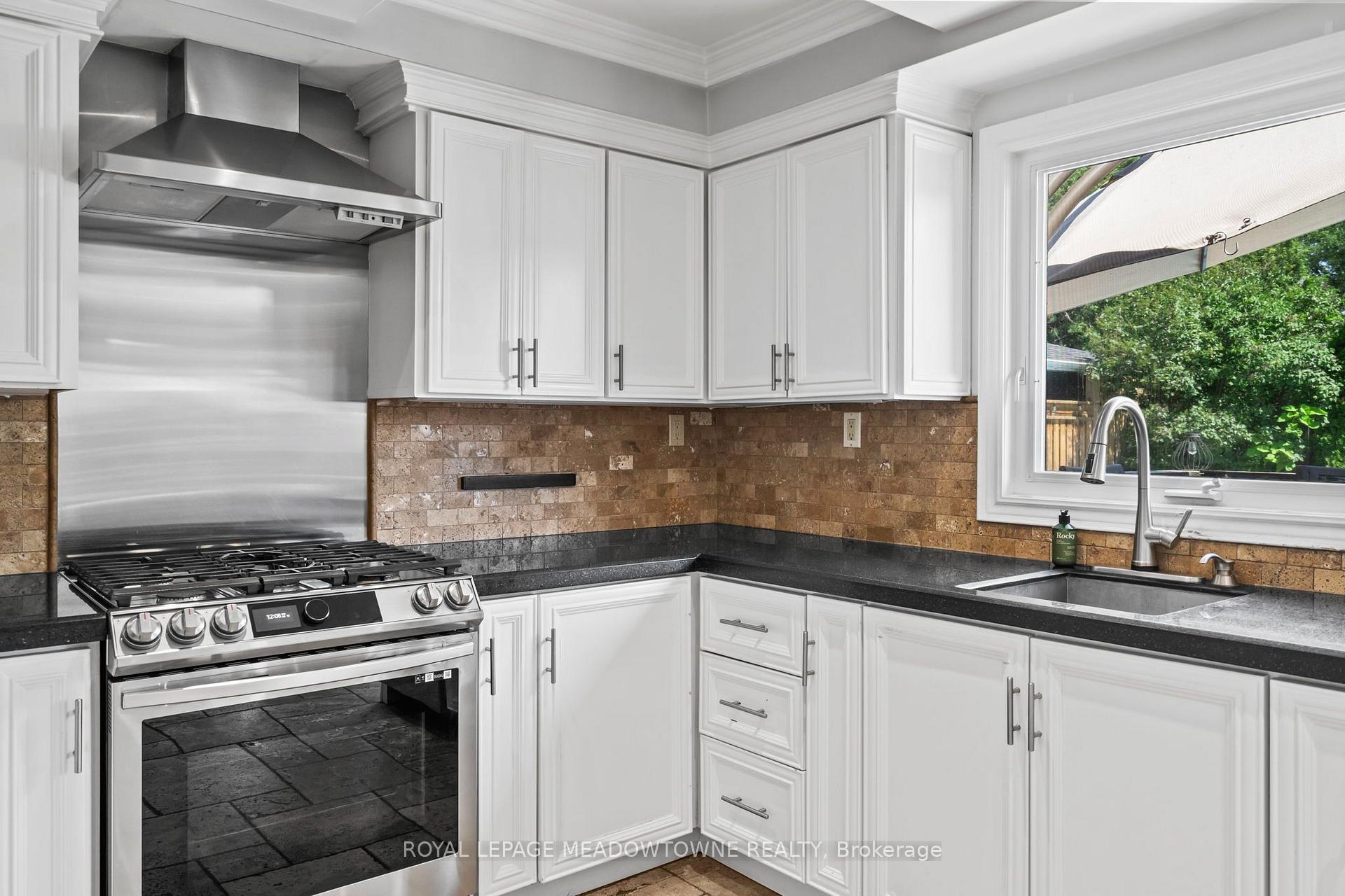 Photo 18 of 608 Moorelands Crescent, Milton, Timberlea — HOMEH