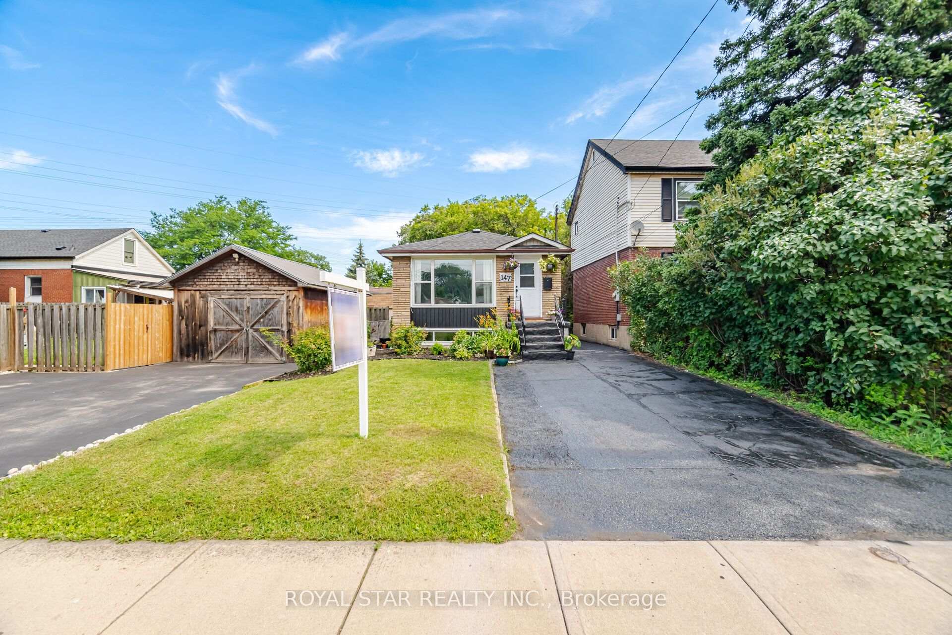 Photo 2 of 147 Grace Avenue, Hamilton, Parkview — HOMEH