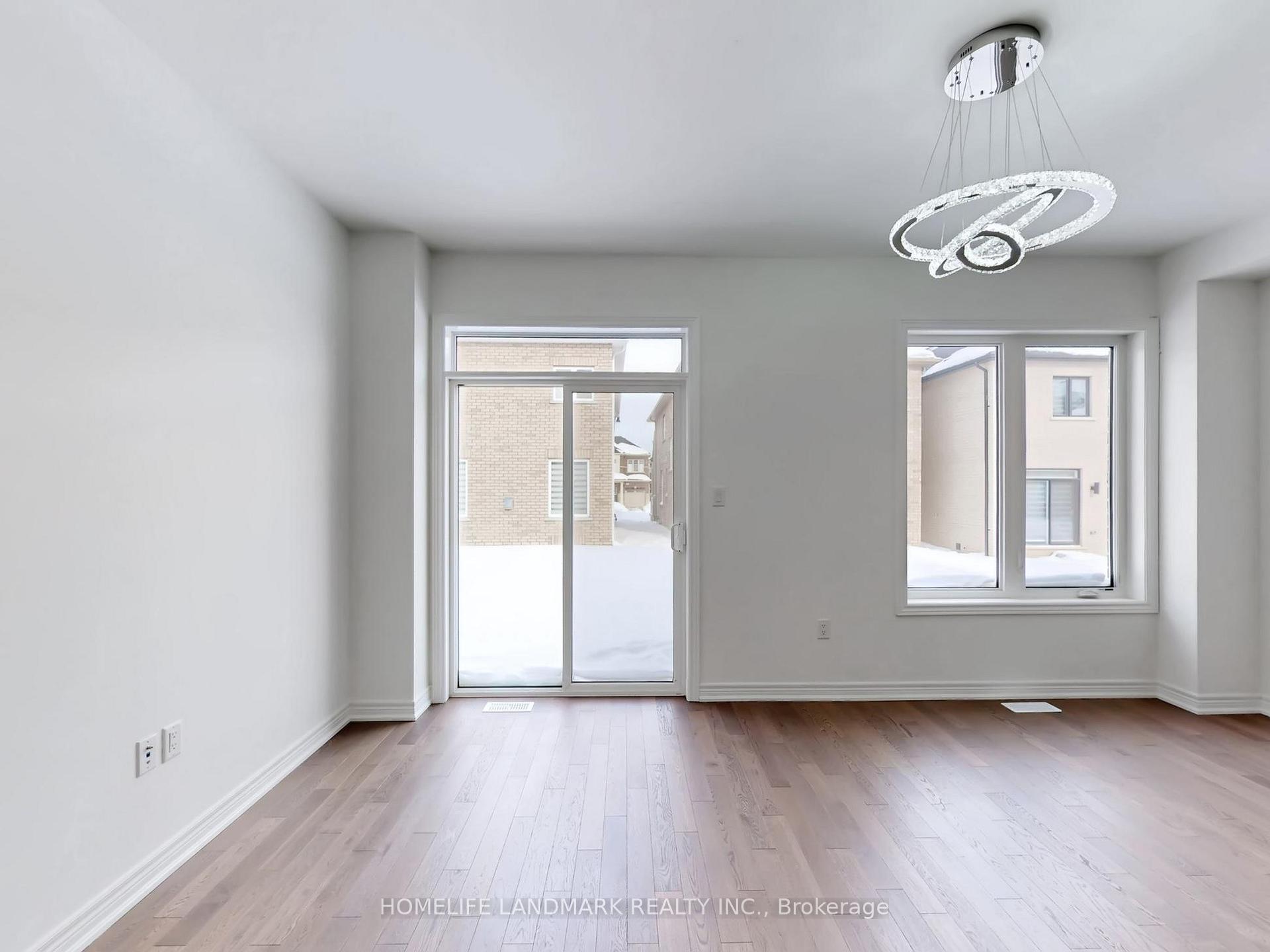 Photo 10 of 8 Bushwood Trail, Brampton, Northwest Brampton — HOMEH