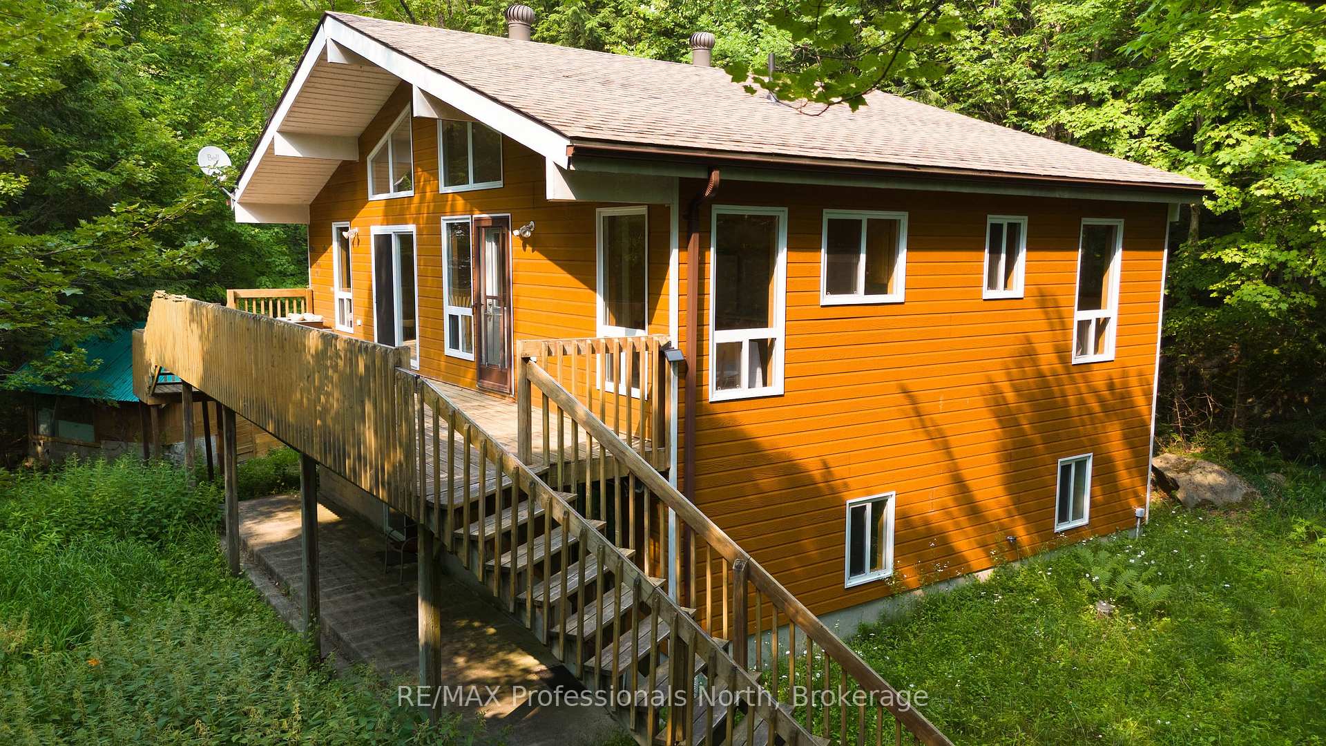 Photo 2 of 13 Hickory Crescent, Seguin — HOMEH