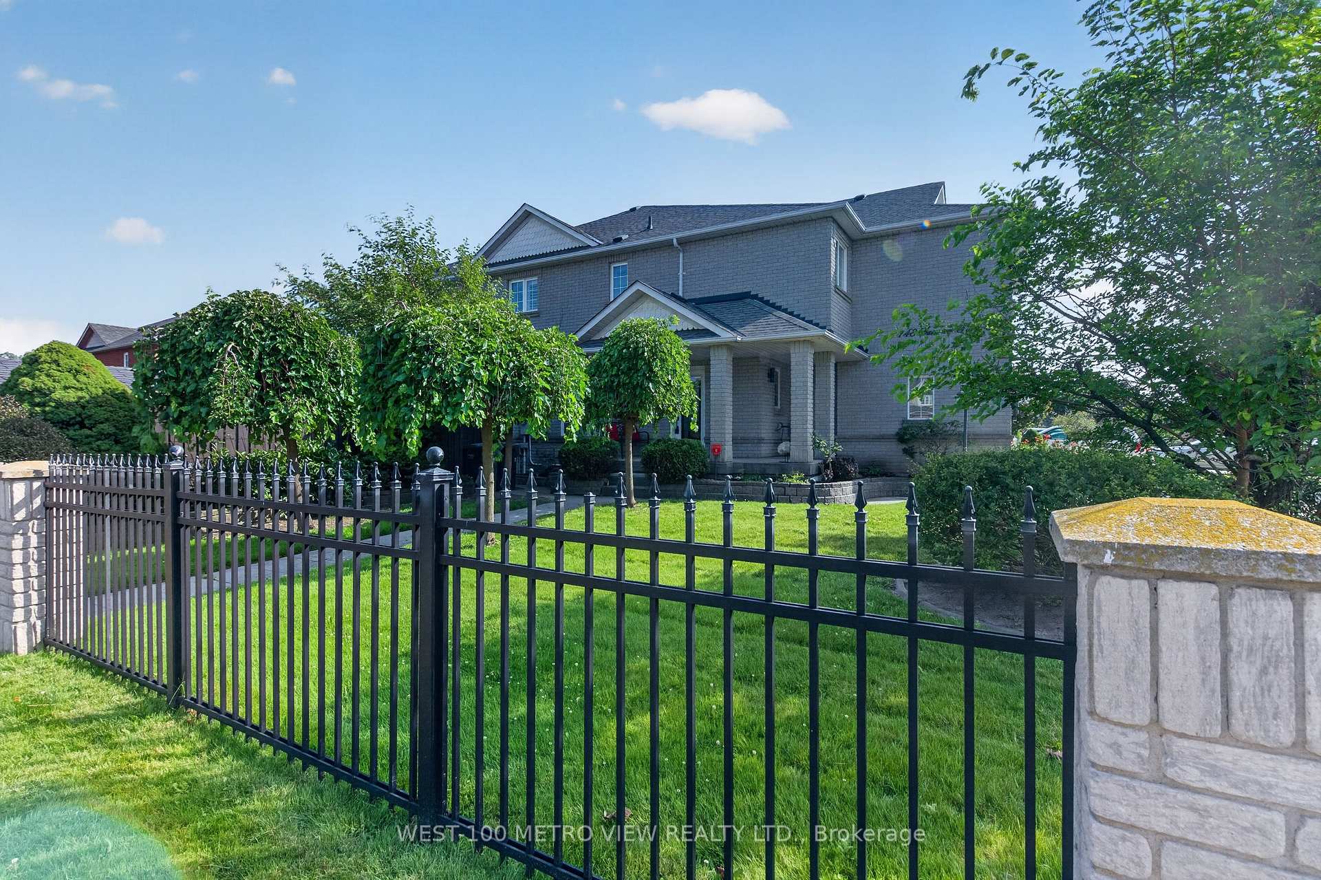 Photo 2 of 748 Summer Park Crescent, Mississauga, Fairview — HOMEH