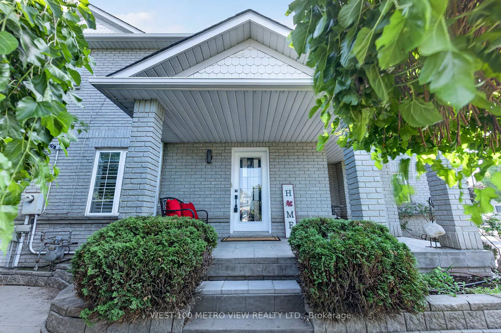 Photo 4 of 748 Summer Park Crescent, Mississauga, Fairview — HOMEH