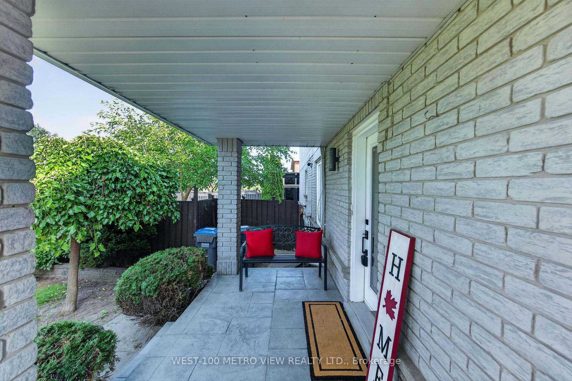 Photo 5 of 748 Summer Park Crescent, Mississauga, Fairview — HOMEH
