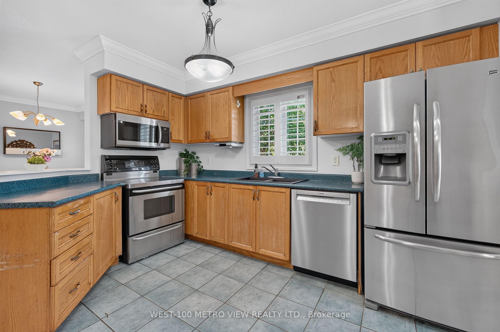 Photo 9 of 748 Summer Park Crescent, Mississauga, Fairview — HOMEH