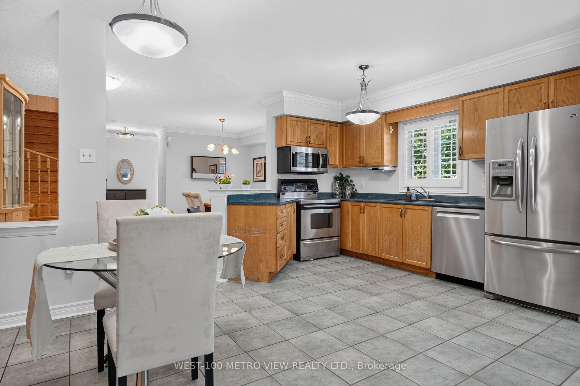 Photo 10 of 748 Summer Park Crescent, Mississauga, Fairview — HOMEH