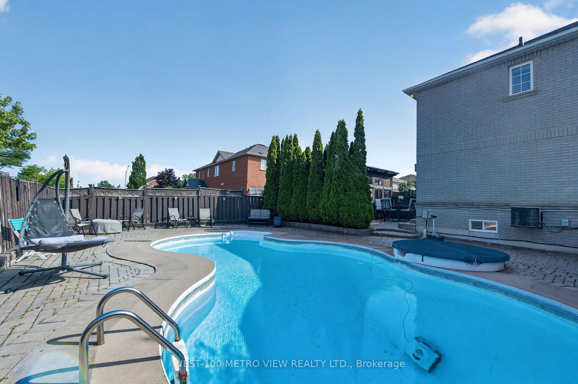 Photo 37 of 748 Summer Park Crescent, Mississauga, Fairview — HOMEH