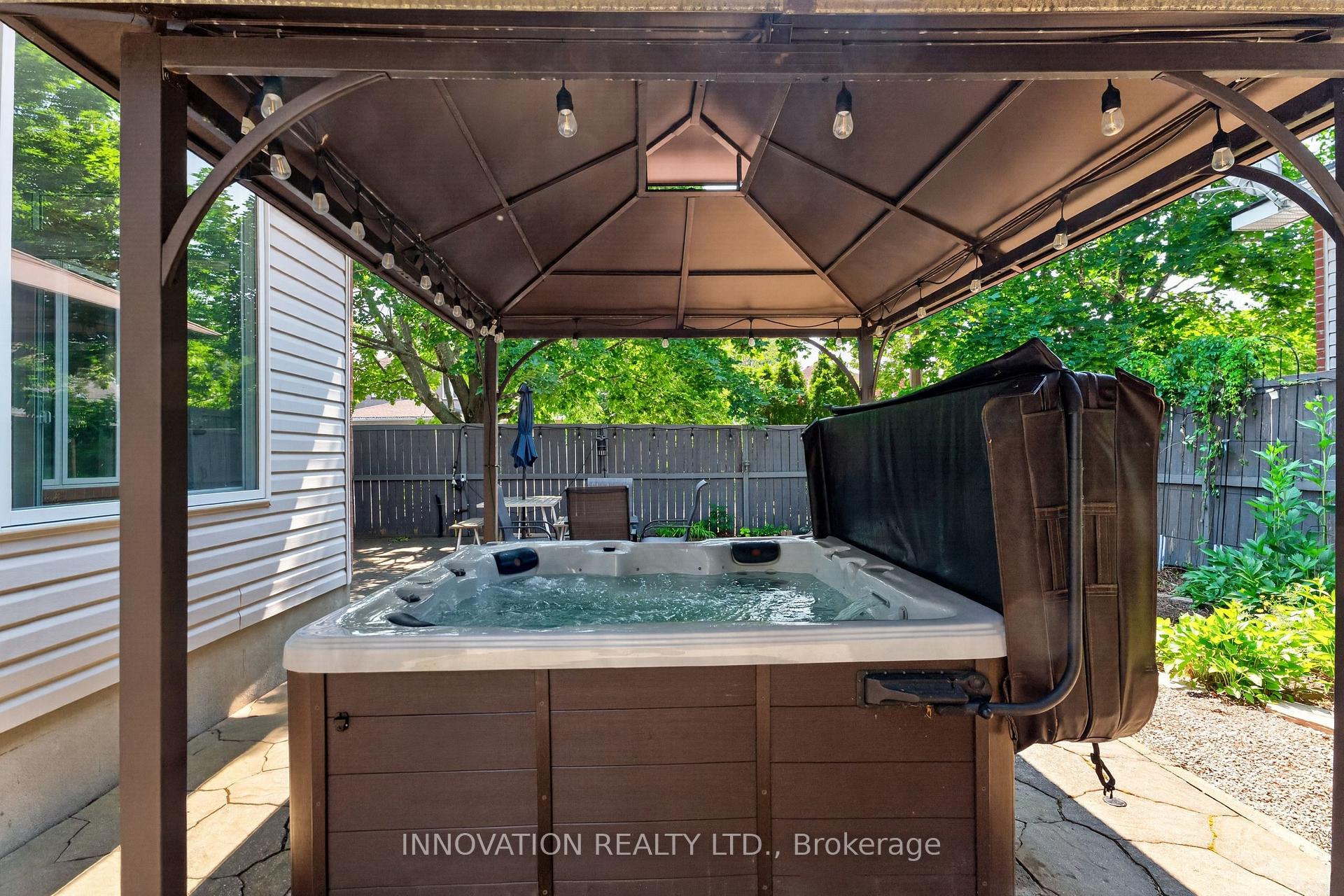 Photo 11 of 20 Peikoff Crescent, Ottawa, Kanata - Morgan's Grant/South March — HOMEH