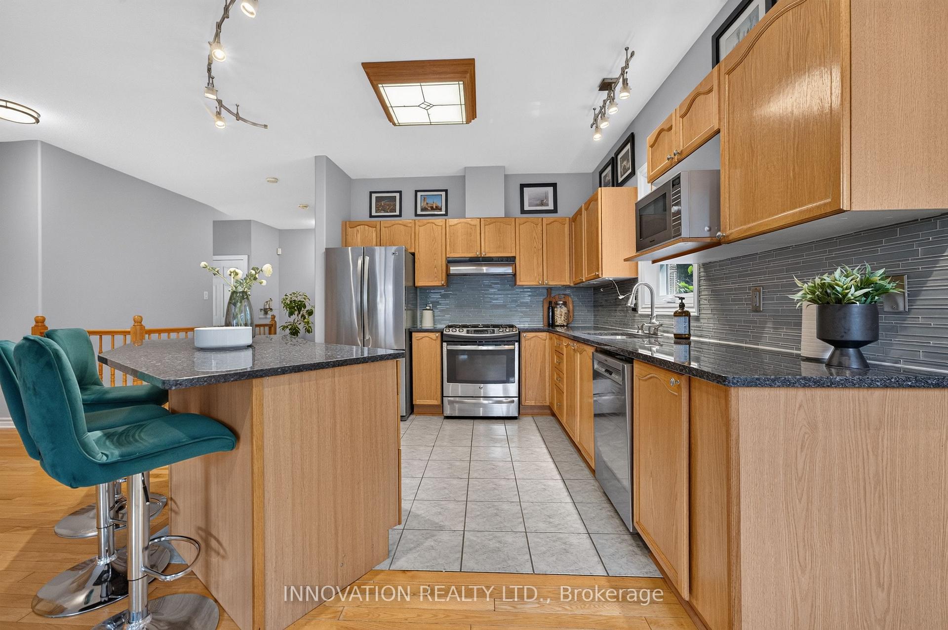 Photo 16 of 20 Peikoff Crescent, Ottawa, Kanata - Morgan's Grant/South March — HOMEH