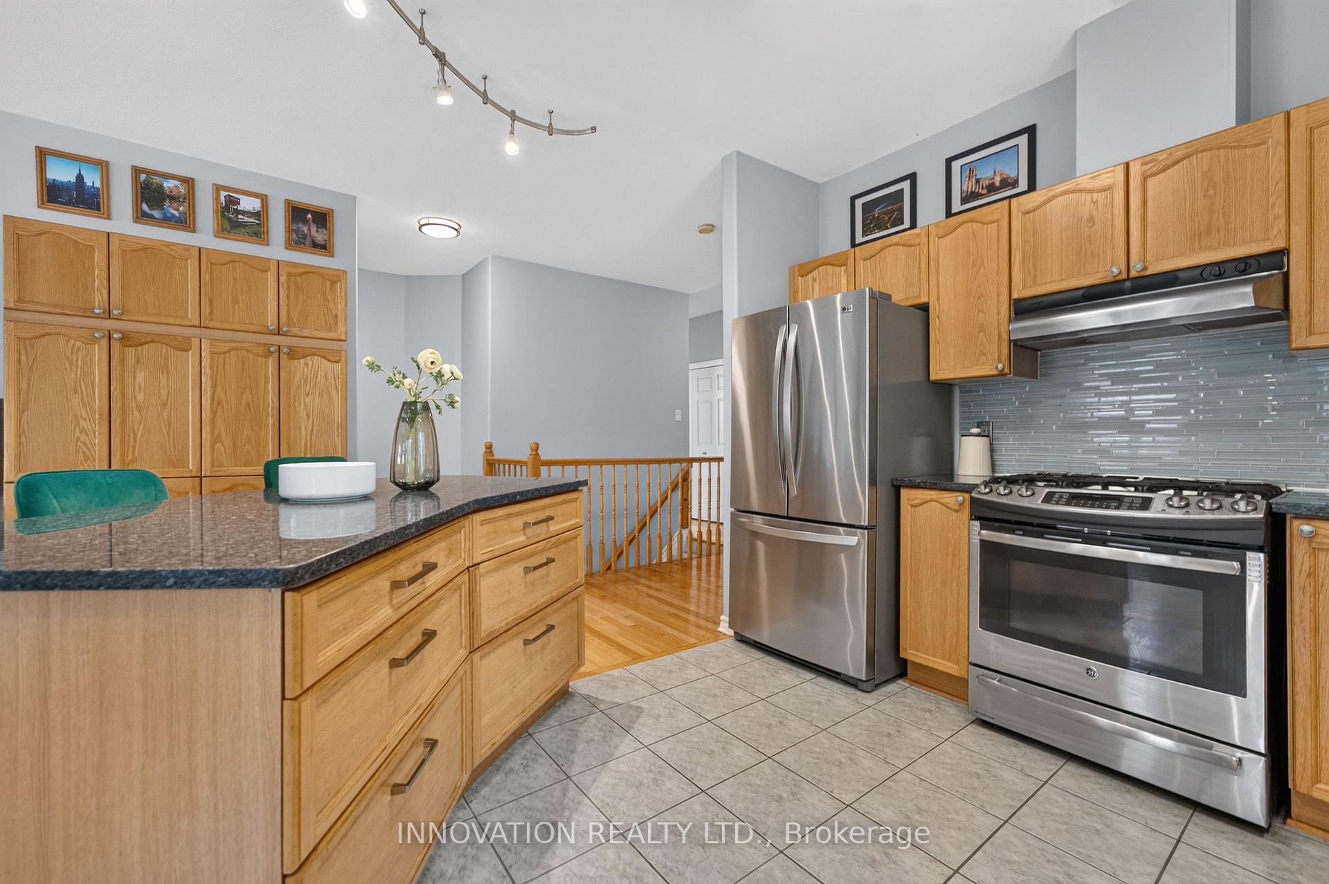 Photo 18 of 20 Peikoff Crescent, Ottawa, Kanata - Morgan's Grant/South March — HOMEH