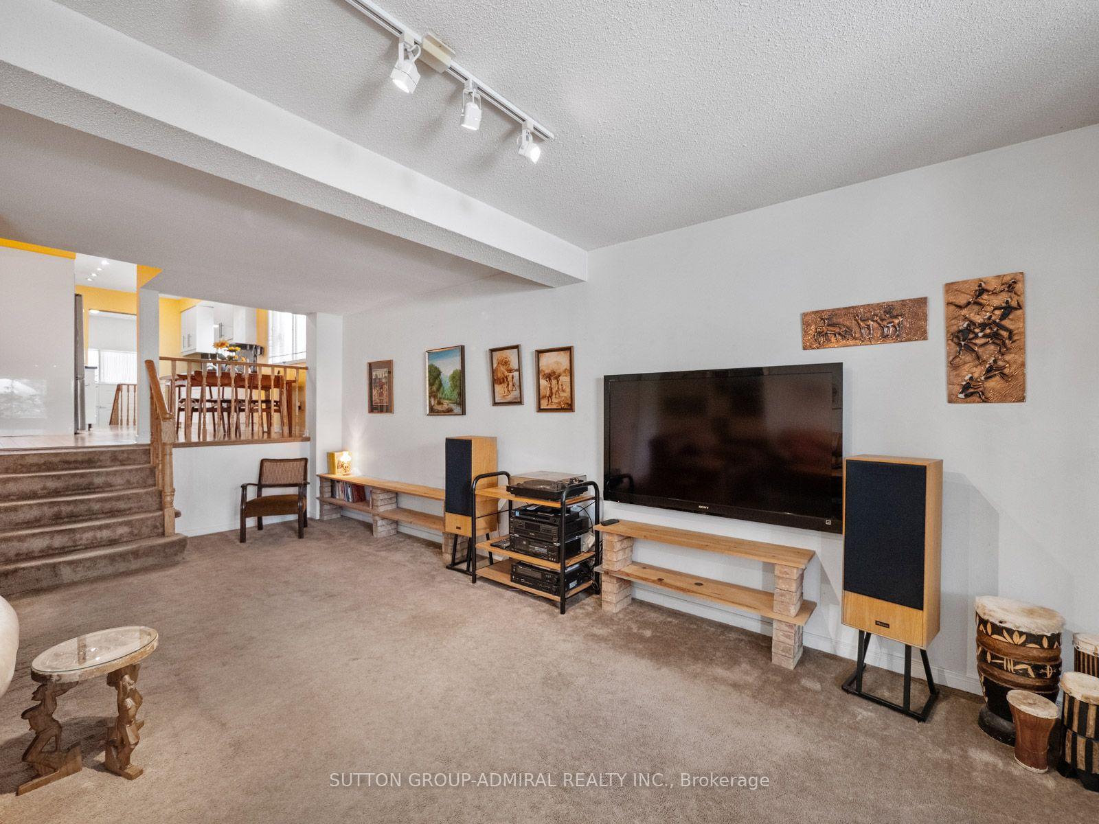 Photo 16 of 169 Robert Hicks Drive, North York, Westminster-Branson — HOMEH
