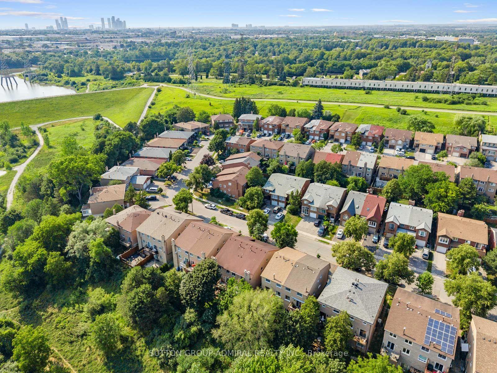Photo 46 of 169 Robert Hicks Drive, North York, Westminster-Branson — HOMEH