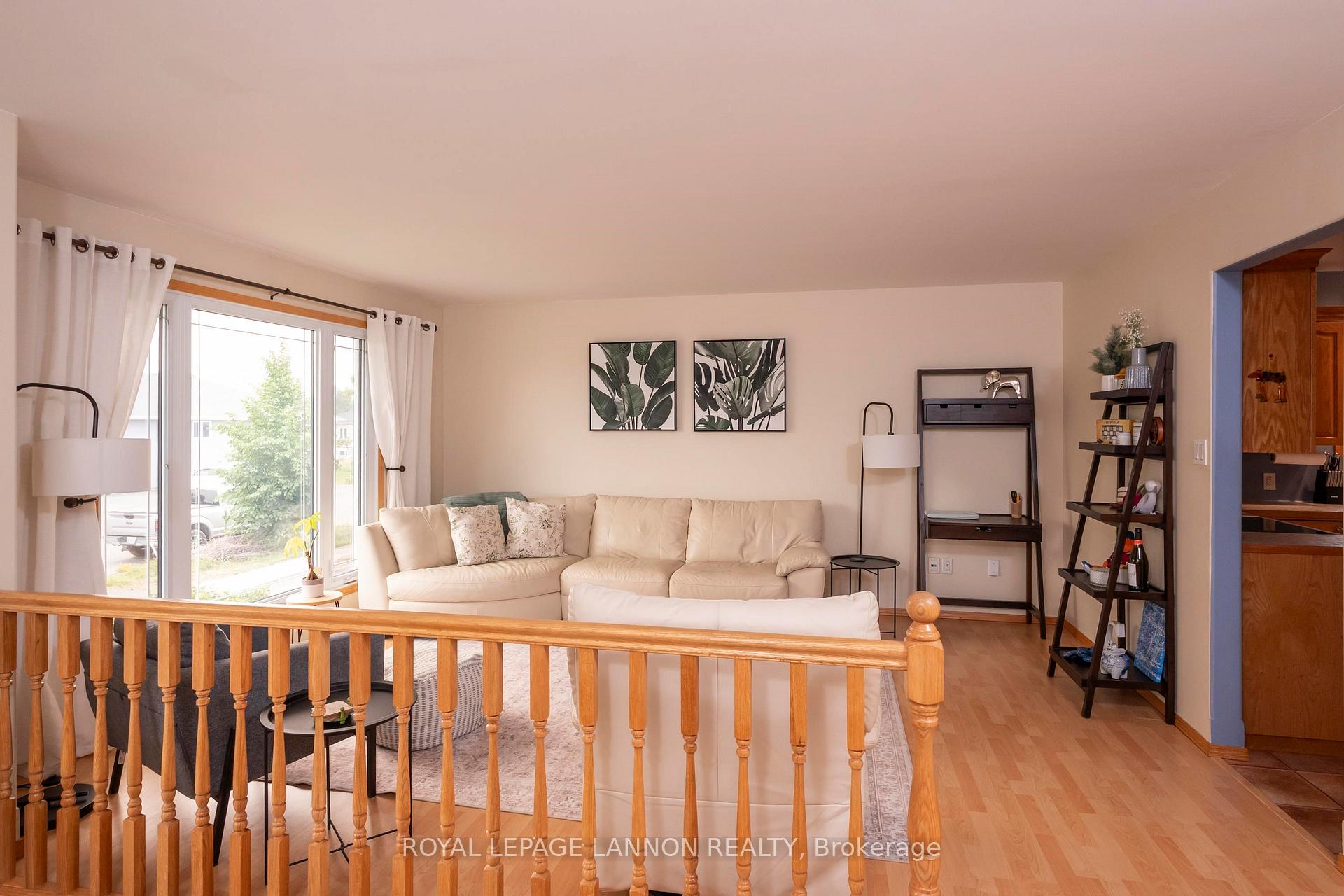 Photo 4 of 1486 Hutton Park Drive, Thunder Bay, John Street North — HOMEH