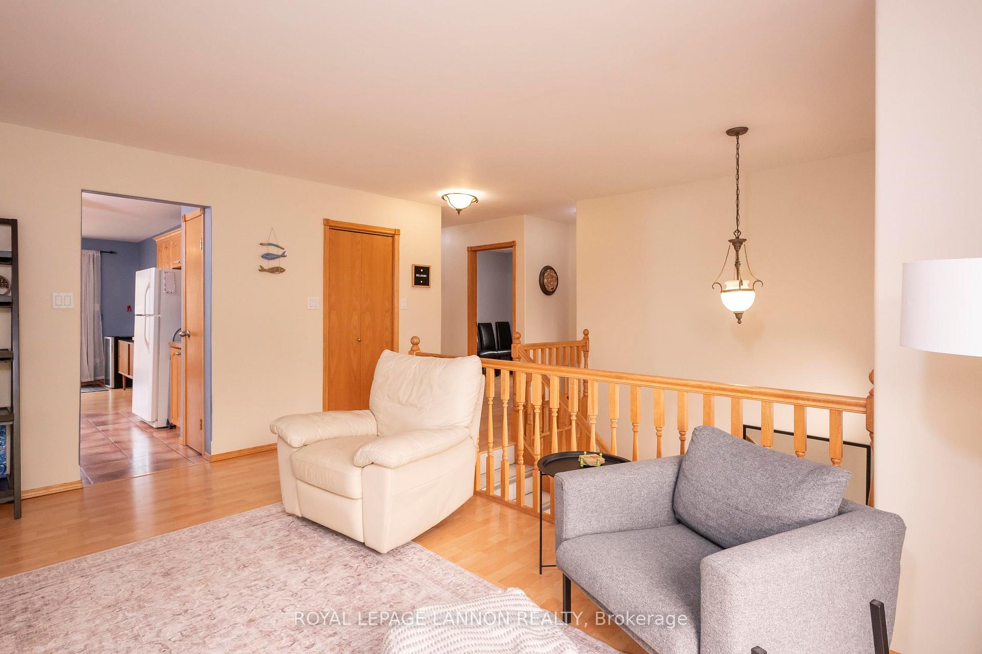 Photo 7 of 1486 Hutton Park Drive, Thunder Bay, John Street North — HOMEH