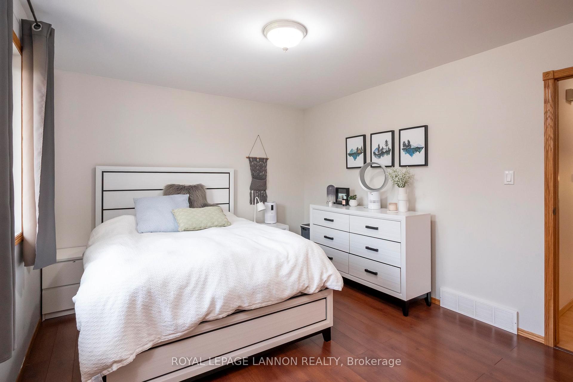 Photo 19 of 1486 Hutton Park Drive, Thunder Bay, John Street North — HOMEH