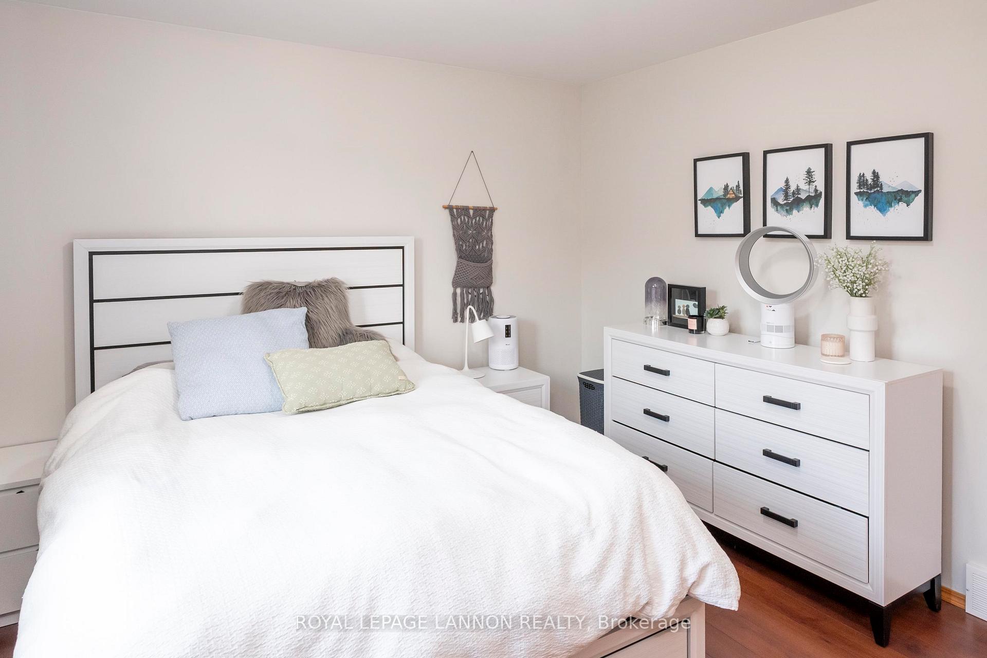 Photo 23 of 1486 Hutton Park Drive, Thunder Bay, John Street North — HOMEH