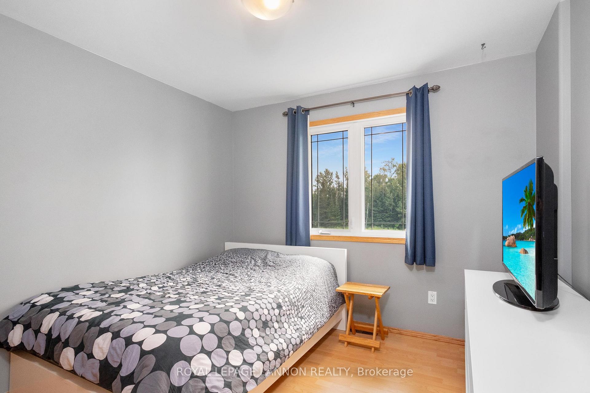 Photo 27 of 1486 Hutton Park Drive, Thunder Bay, John Street North — HOMEH