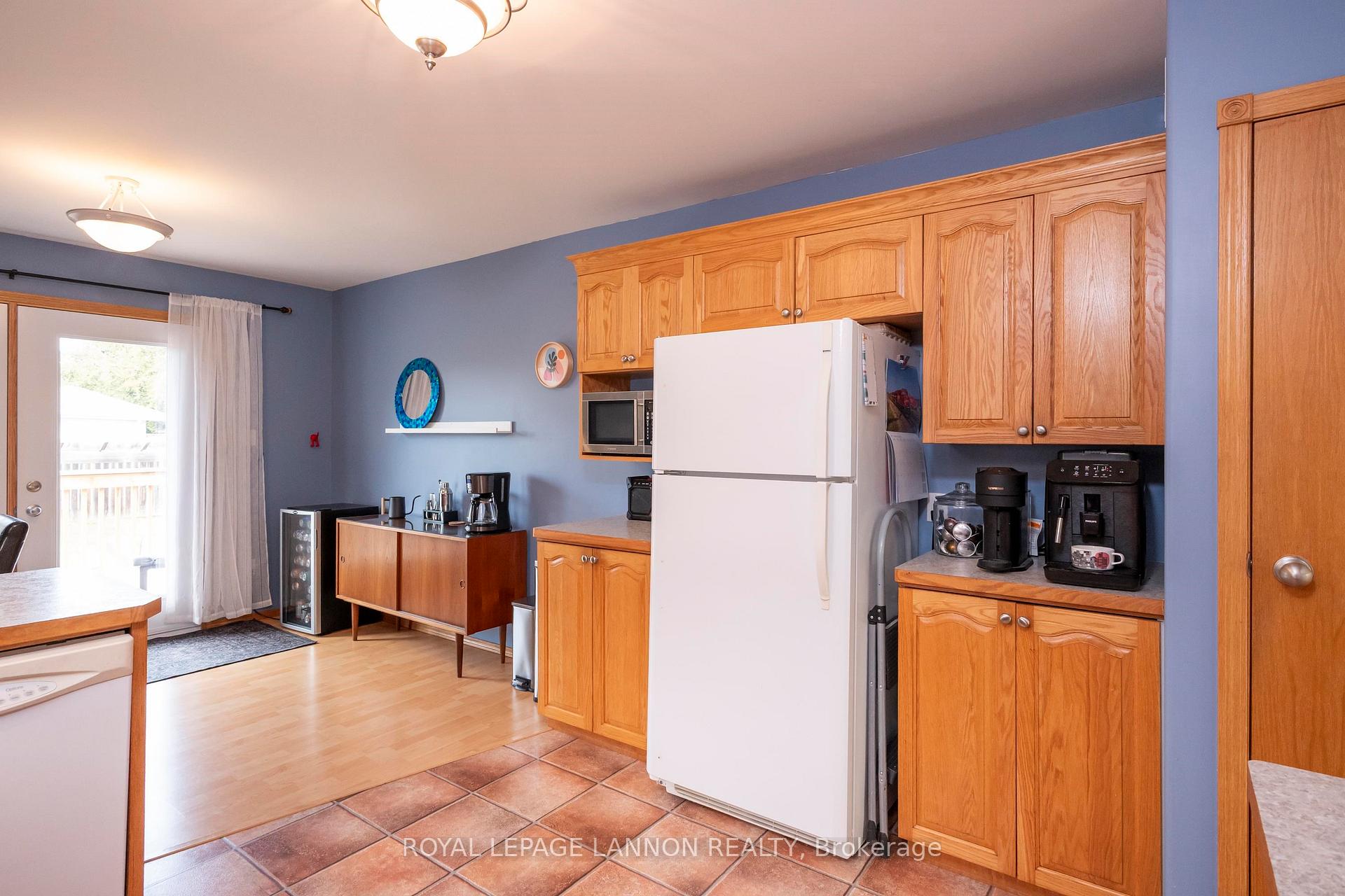 Photo 30 of 1486 Hutton Park Drive, Thunder Bay, John Street North — HOMEH
