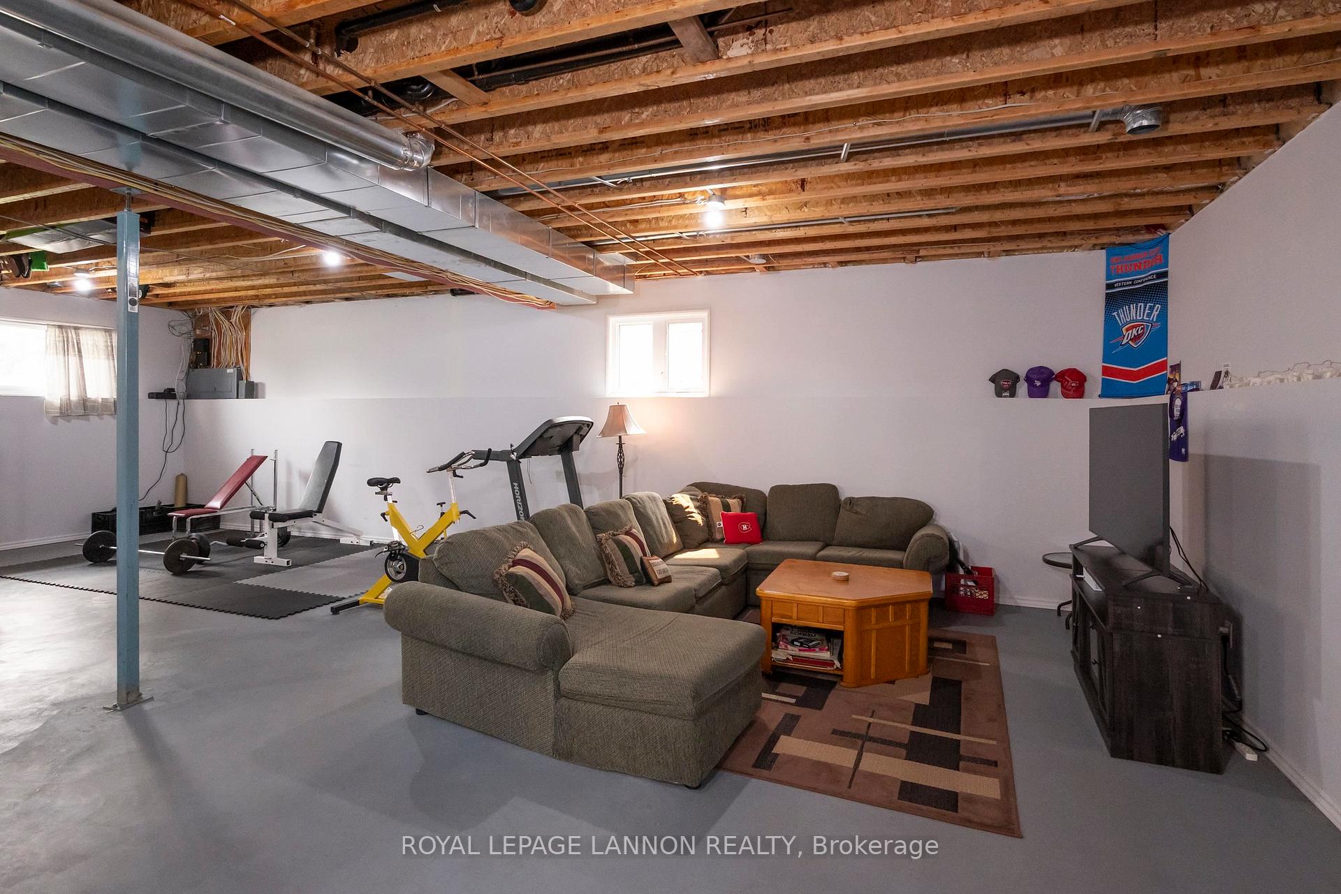 Photo 35 of 1486 Hutton Park Drive, Thunder Bay, John Street North — HOMEH