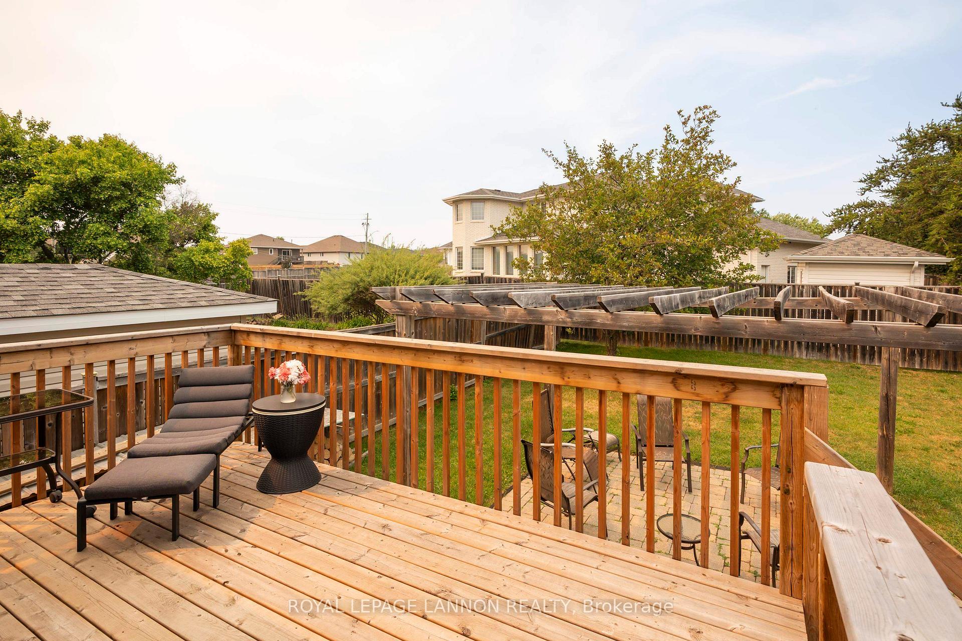 Photo 40 of 1486 Hutton Park Drive, Thunder Bay, John Street North — HOMEH