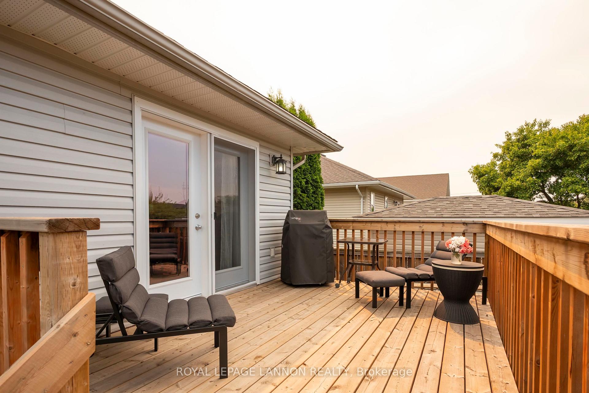 Photo 41 of 1486 Hutton Park Drive, Thunder Bay, John Street North — HOMEH