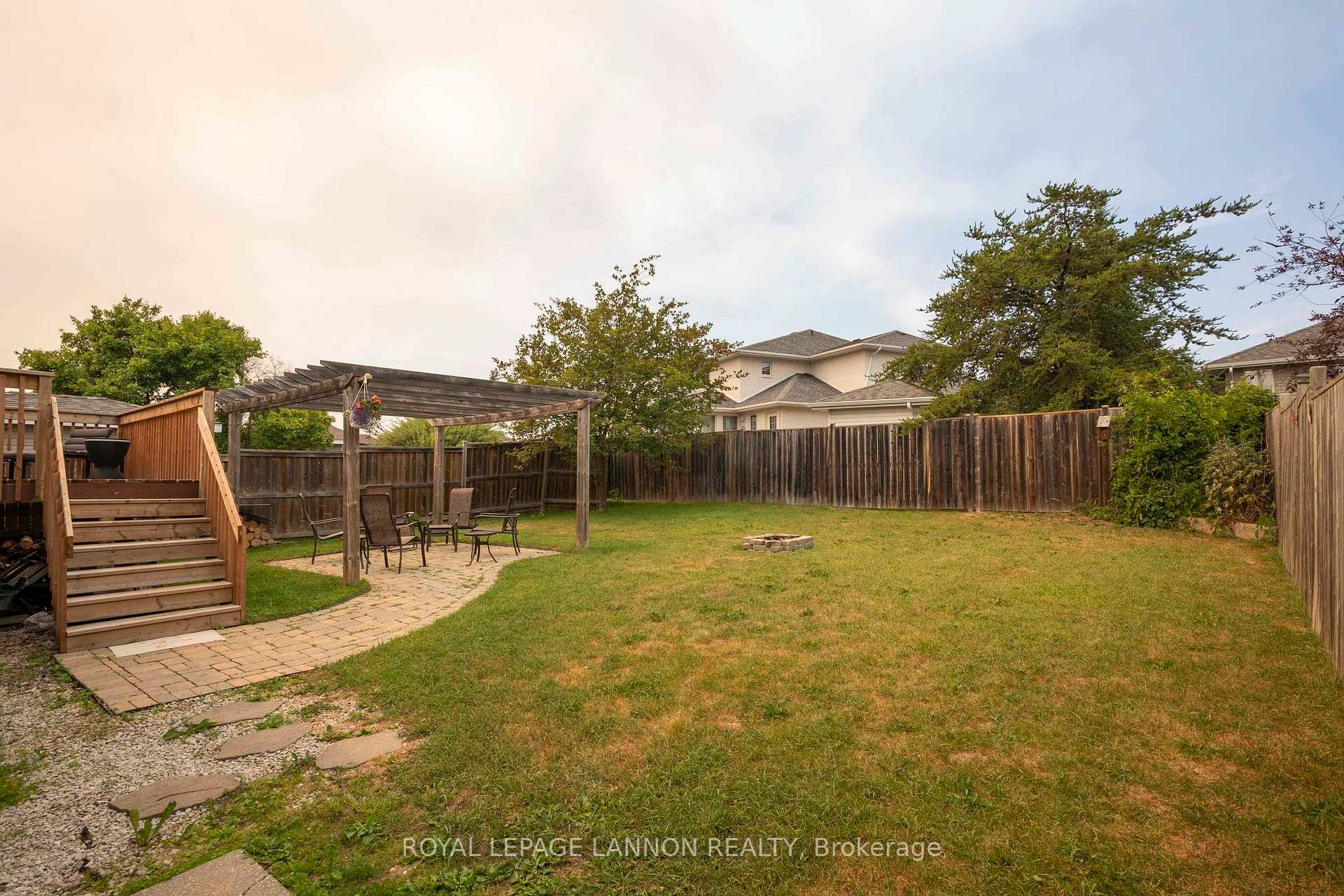 Photo 43 of 1486 Hutton Park Drive, Thunder Bay, John Street North — HOMEH