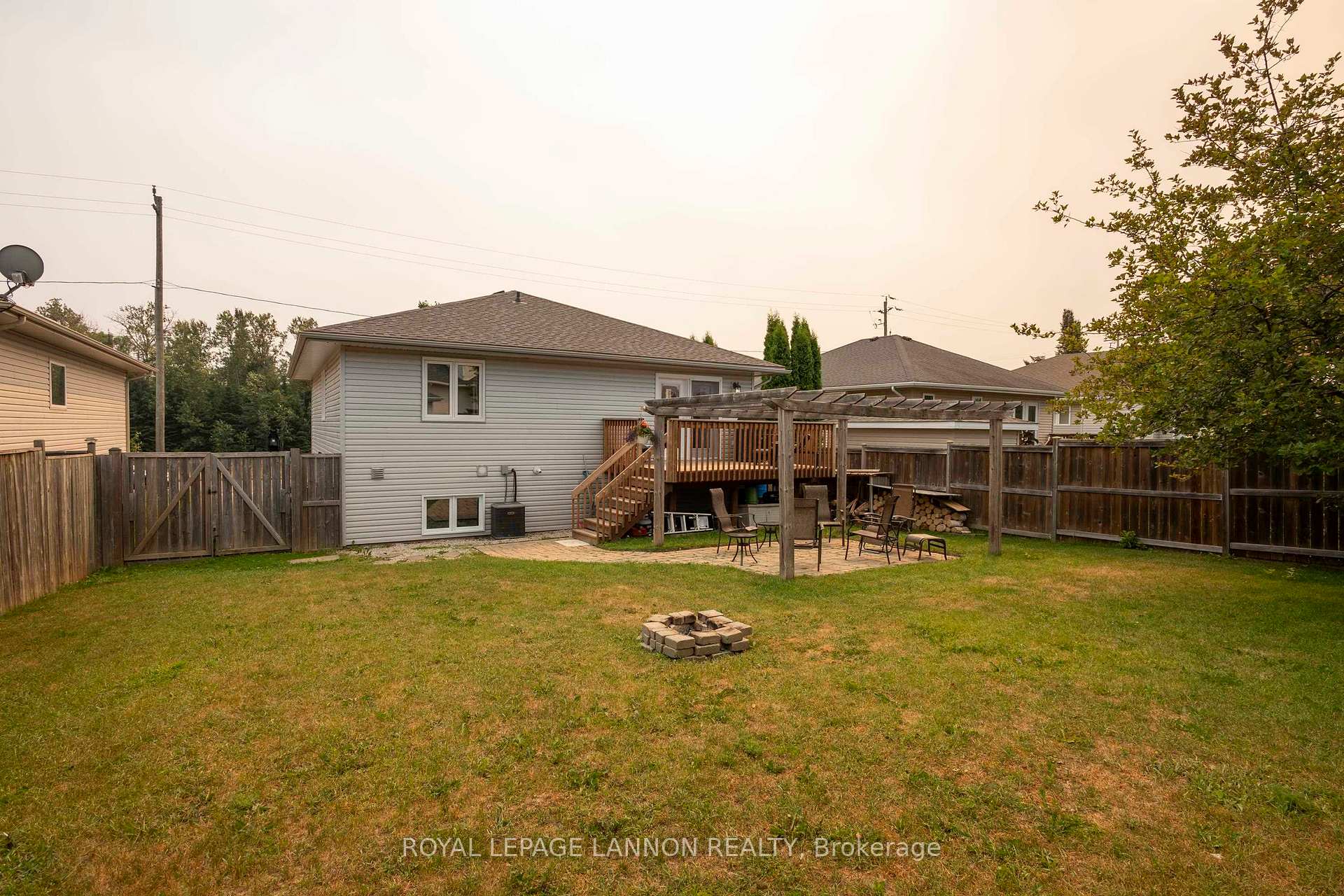 Photo 44 of 1486 Hutton Park Drive, Thunder Bay, John Street North — HOMEH