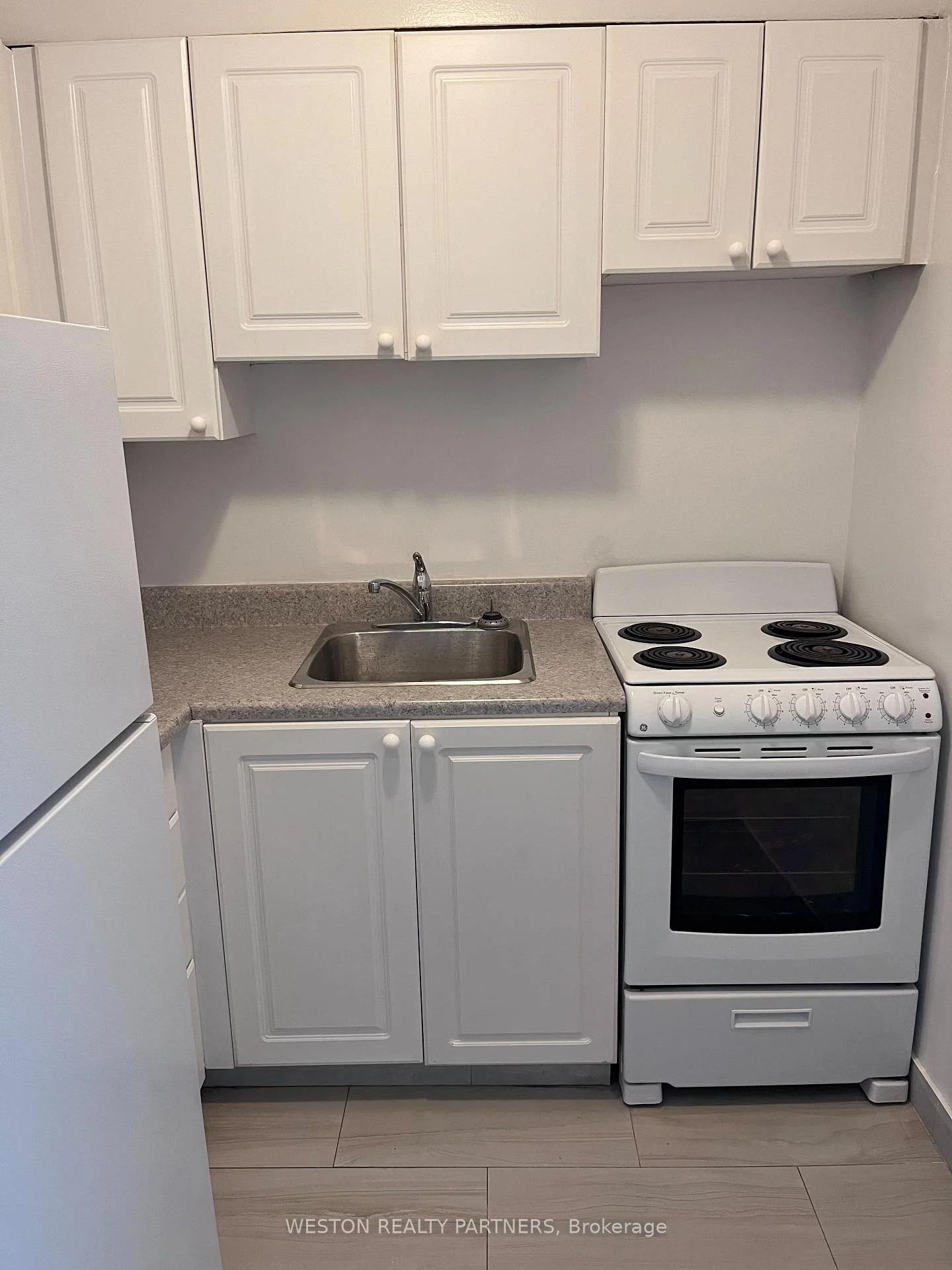 Photo 3 of Unit 204, 44 Walmer Road, Toronto, The Annex — HOMEH