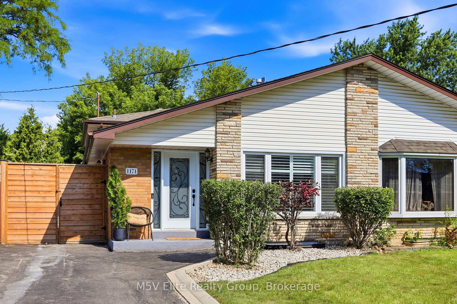 Front of 1171 Gripsholm Road