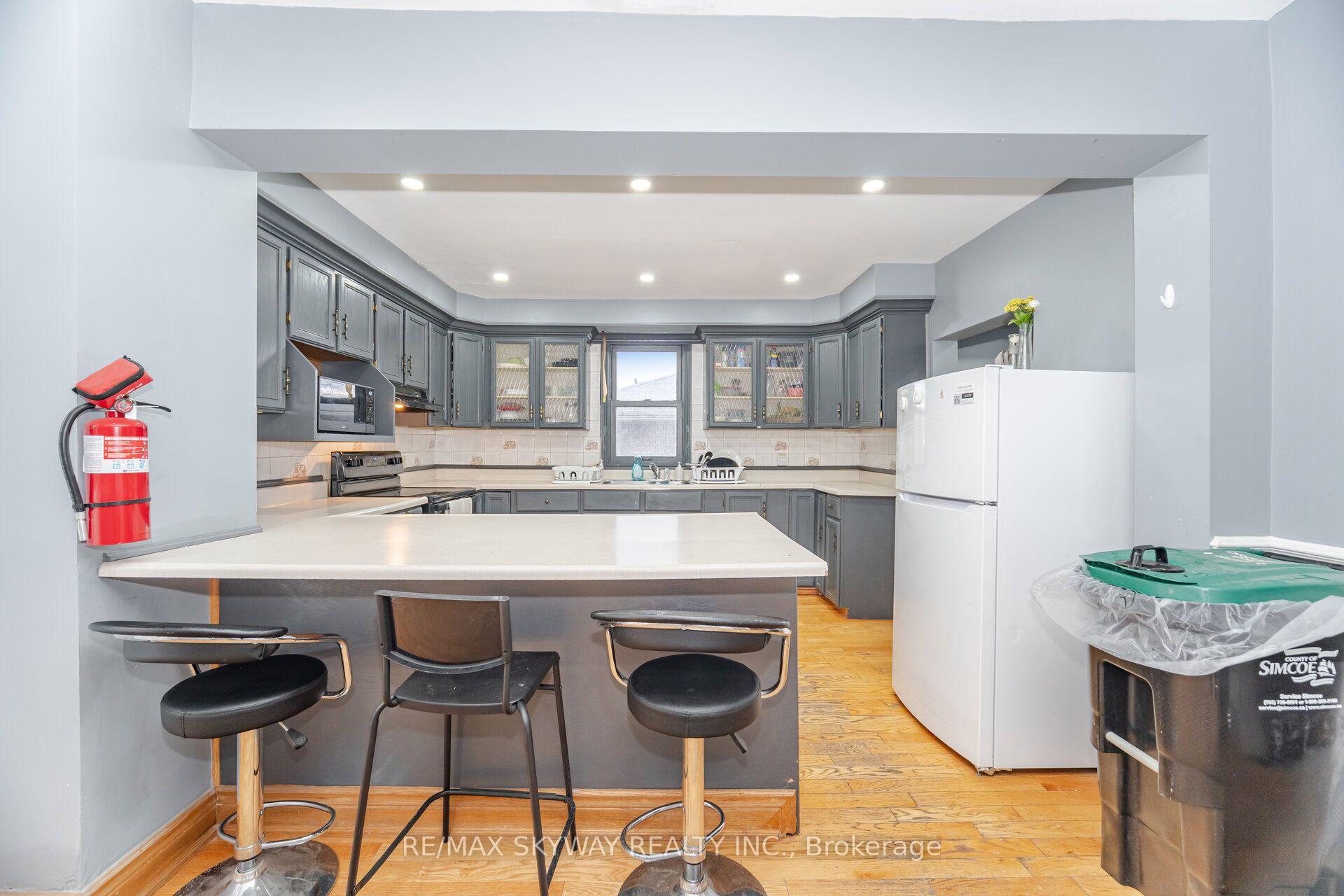 Photo 6 of 102 Queen Street S, New Tecumseth, Tottenham — HOMEH