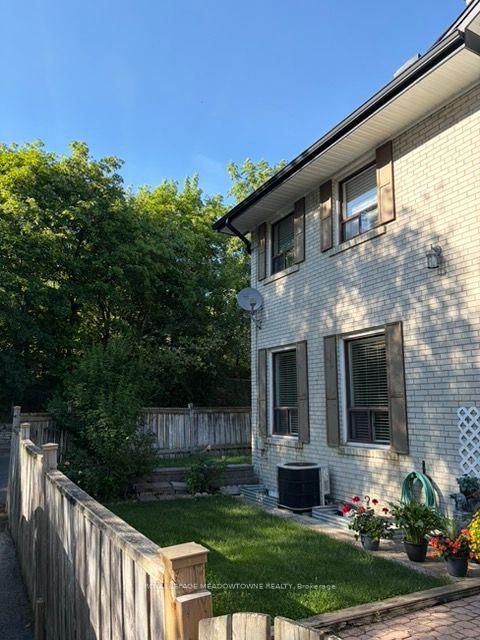 Photo 4 of Unit 19, 61 Ardglen Drive, Brampton, Brampton East — HOMEH