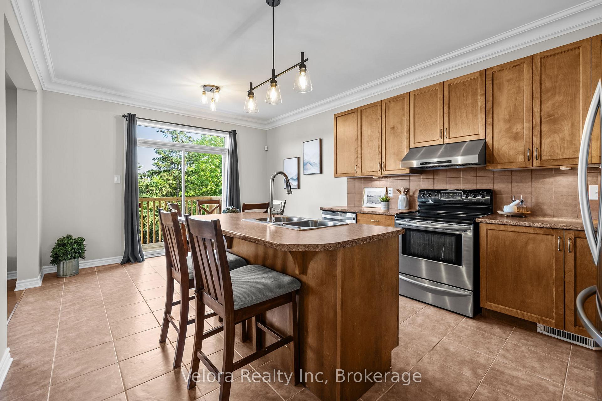 Photo 3 of 607 Rosehill Avenue, Ottawa, Stittsville (North) — HOMEH