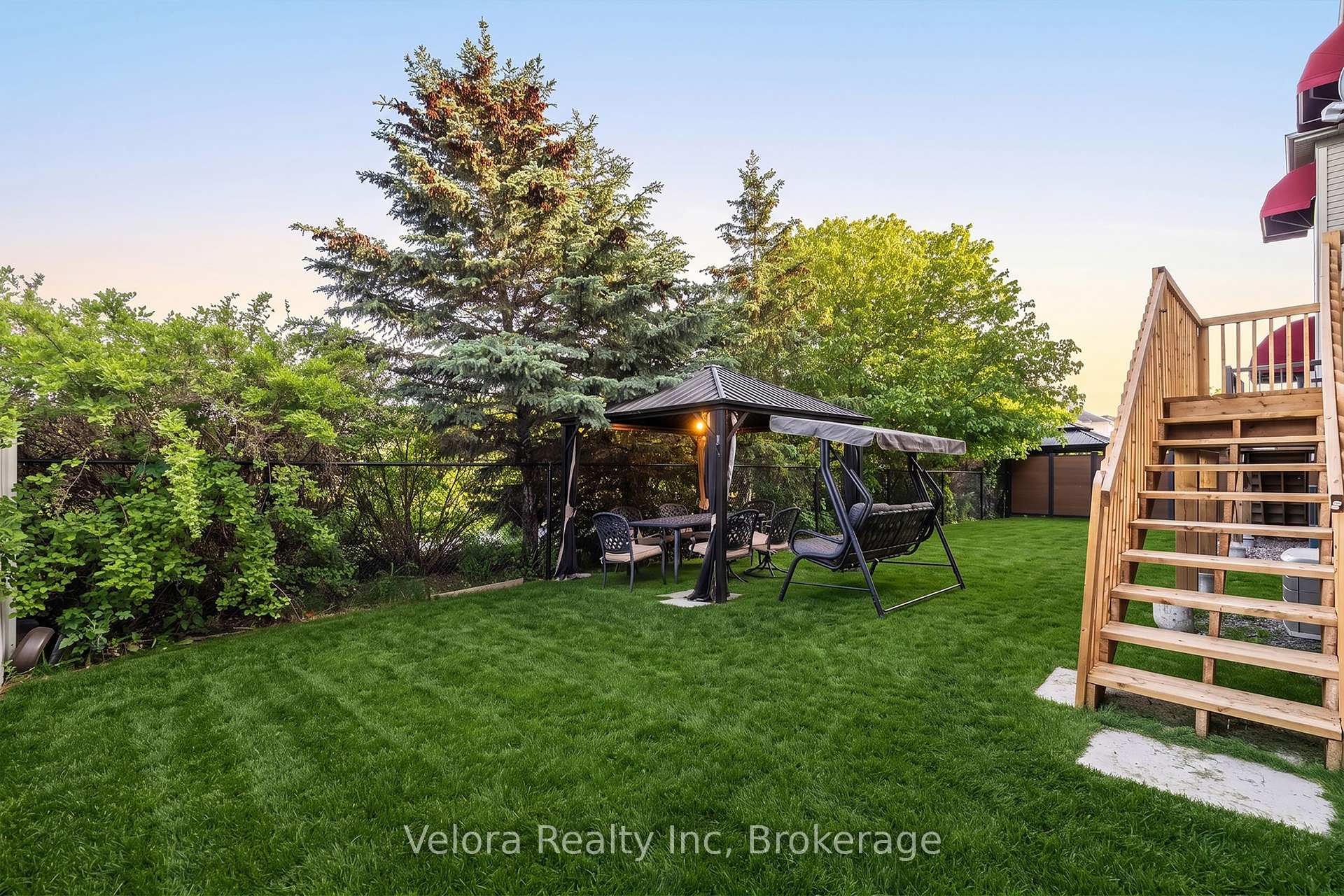 Photo 4 of 607 Rosehill Avenue, Ottawa, Stittsville (North) — HOMEH
