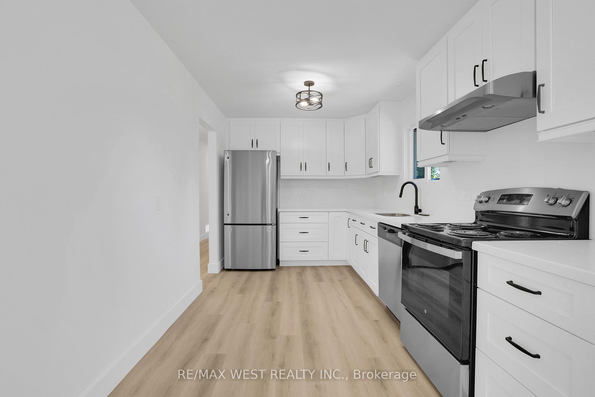 Photo 3 of 571 High Street, Orillia — HOMEH