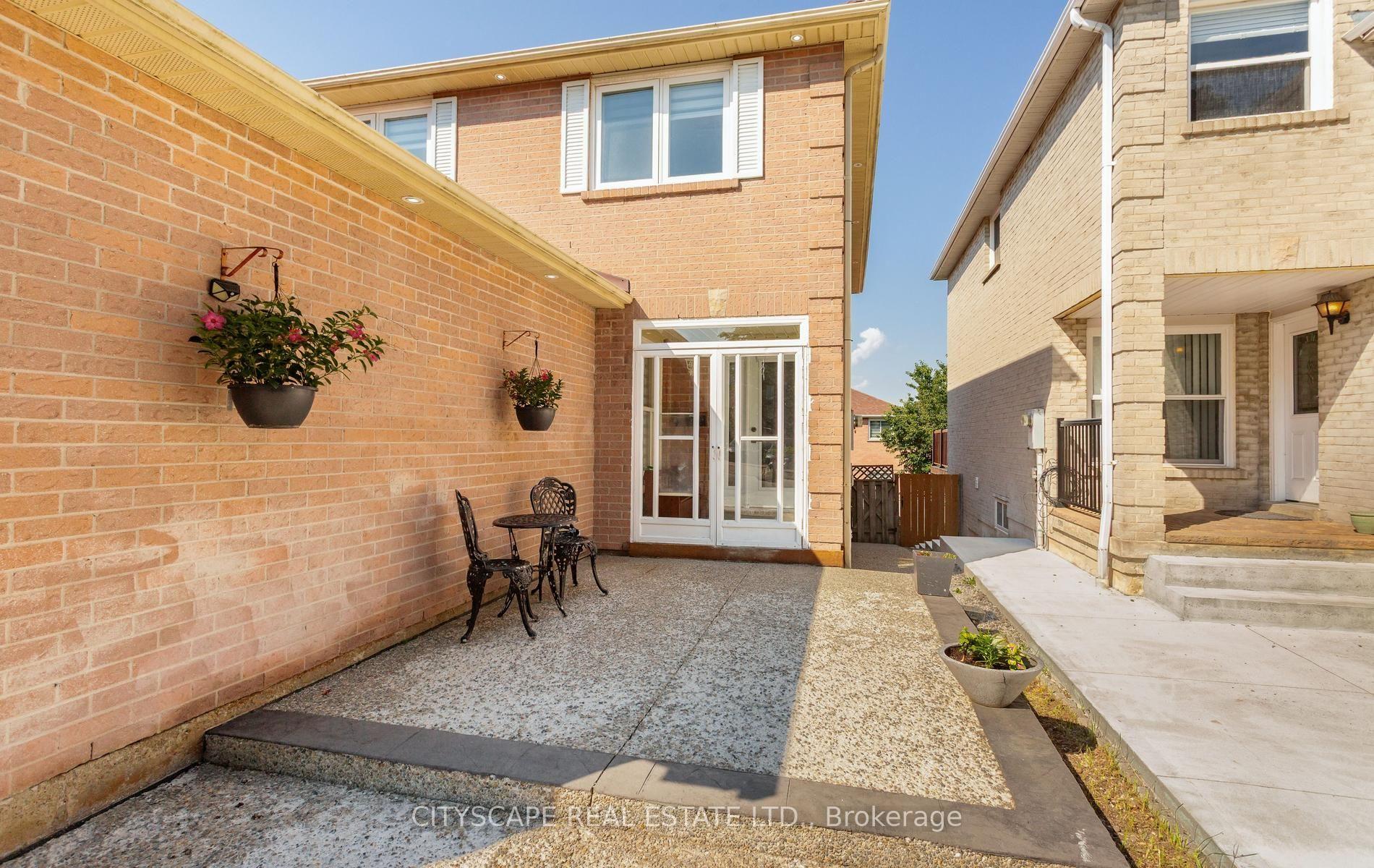 Photo 3 of 5259 Astwell Avenue, Mississauga, Hurontario — HOMEH