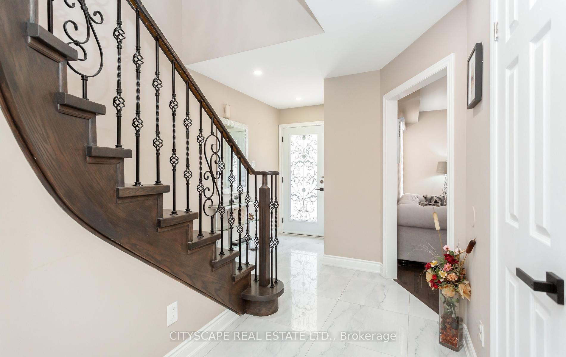 Photo 4 of 5259 Astwell Avenue, Mississauga, Hurontario — HOMEH