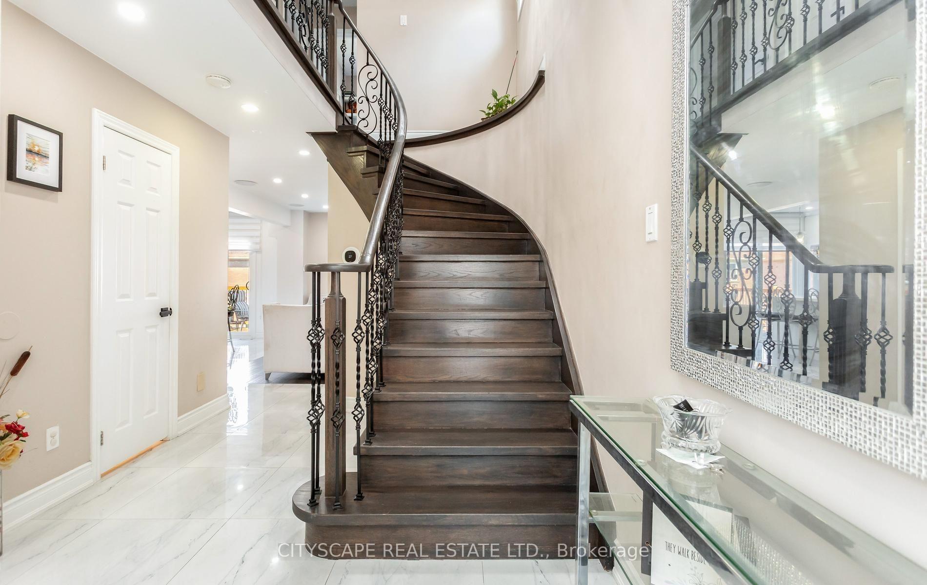 Photo 5 of 5259 Astwell Avenue, Mississauga, Hurontario — HOMEH