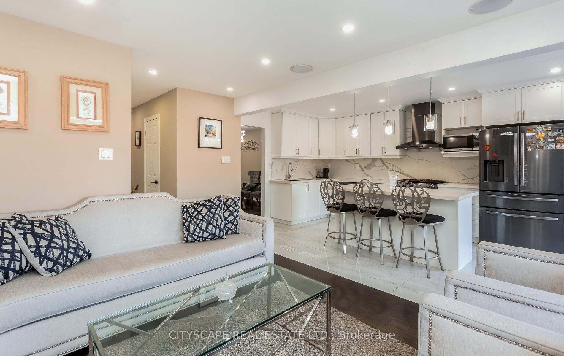 Photo 16 of 5259 Astwell Avenue, Mississauga, Hurontario — HOMEH