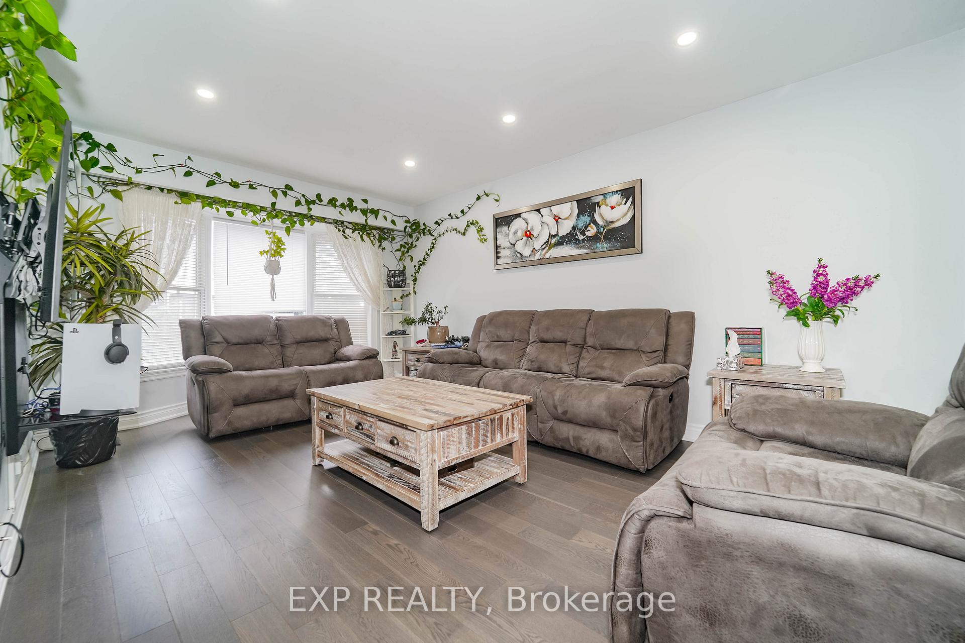 Photo 3 of Unit 30, 288 Simonston Boulevard, Markham, German Mills — HOMEH