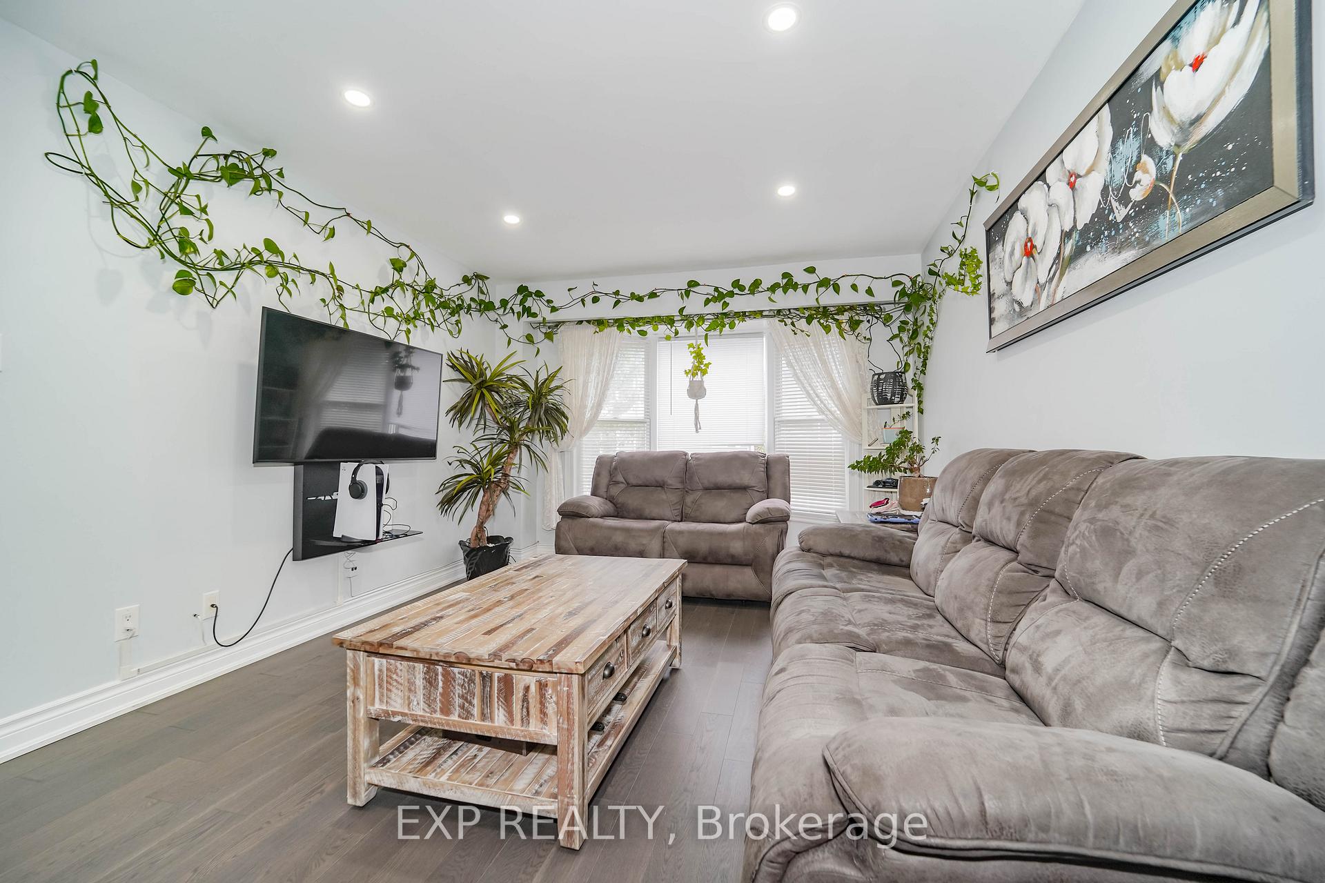Photo 4 of Unit 30, 288 Simonston Boulevard, Markham, German Mills — HOMEH