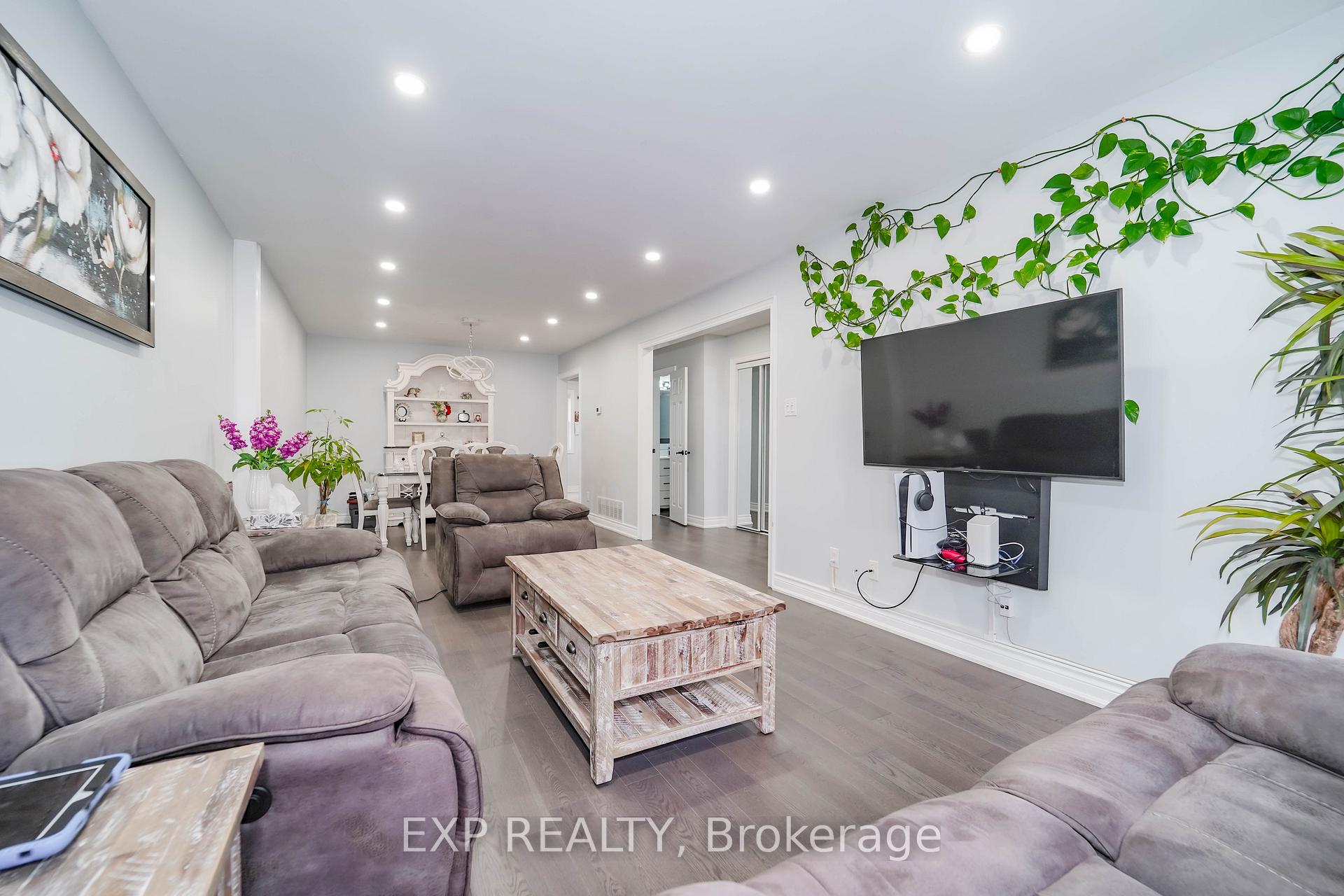 Photo 7 of Unit 30, 288 Simonston Boulevard, Markham, German Mills — HOMEH