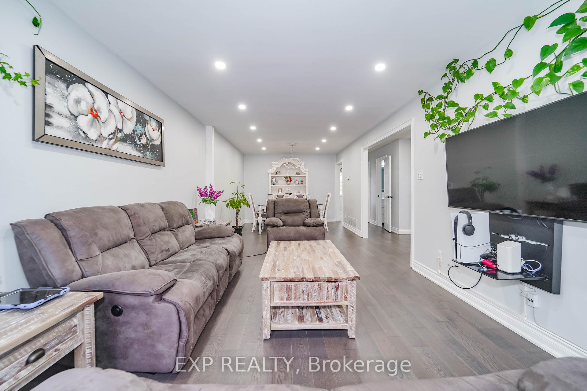 Photo 8 of Unit 30, 288 Simonston Boulevard, Markham, German Mills — HOMEH