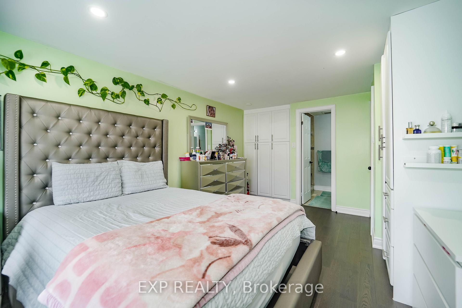 Photo 23 of Unit 30, 288 Simonston Boulevard, Markham, German Mills — HOMEH