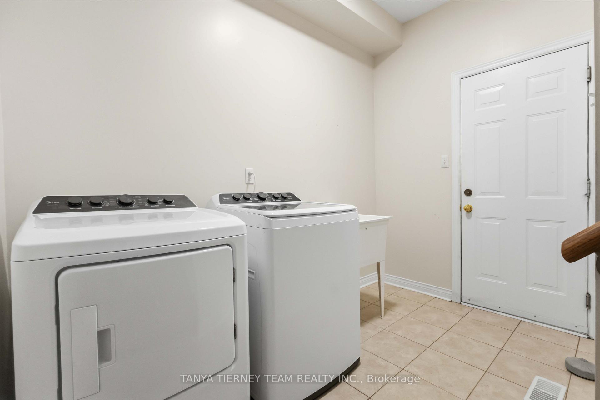 Photo 24 of 31 Chatterson Street, Whitby, Rolling Acres — HOMEH