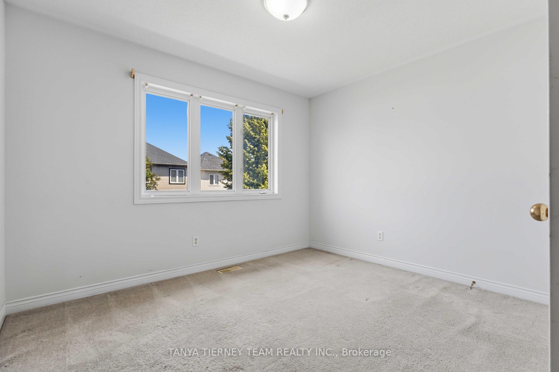 Photo 33 of 31 Chatterson Street, Whitby, Rolling Acres — HOMEH