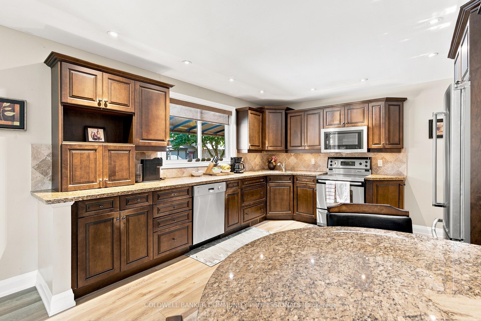 Photo 8 of 7 Apex Court, Hamilton, Stoney Creek Mountain — HOMEH