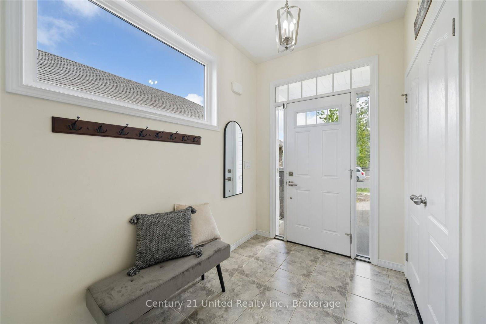 Photo 3 of 425 Florence Drive, Peterborough, Monaghan Ward 2 — HOMEH