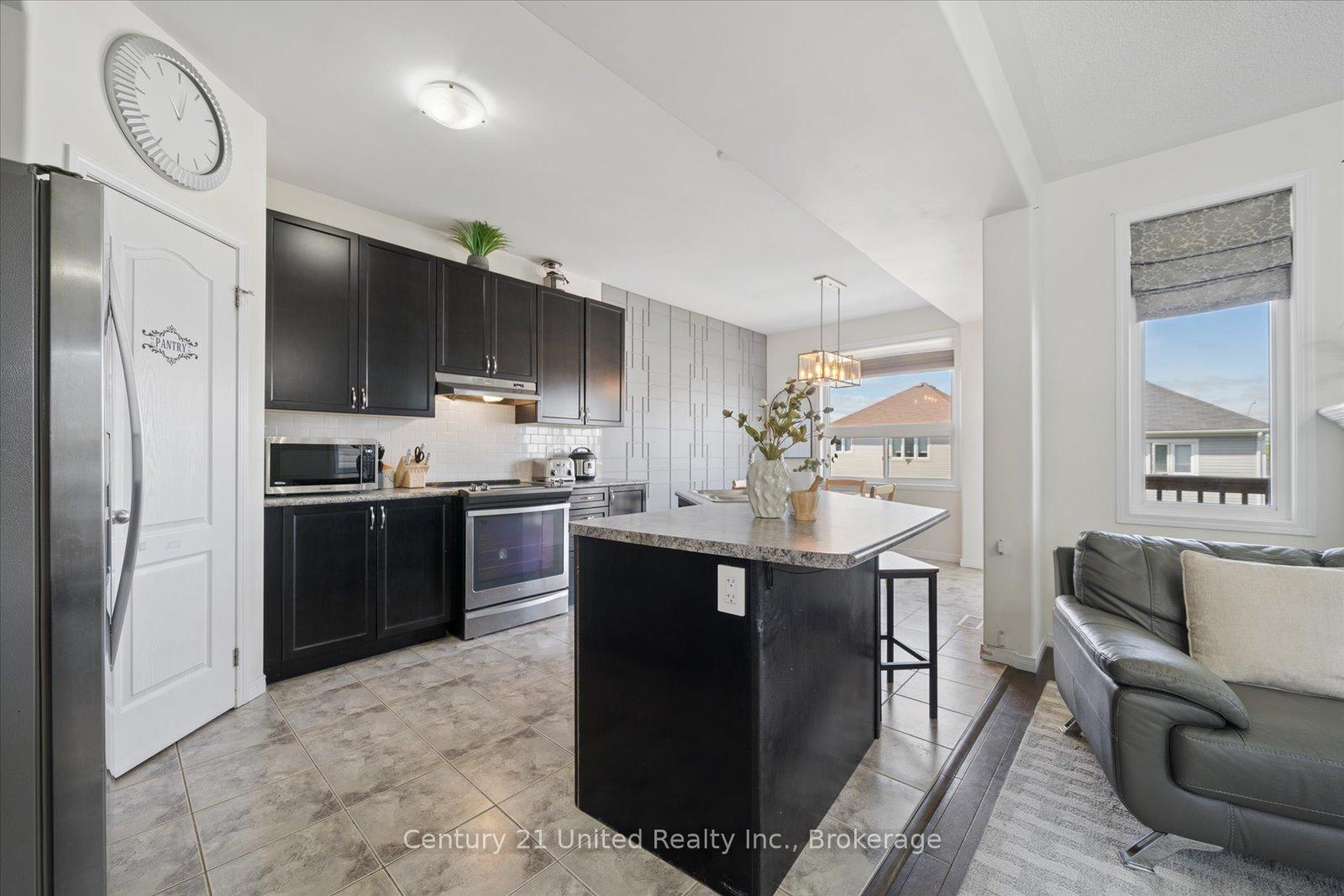 Photo 12 of 425 Florence Drive, Peterborough, Monaghan Ward 2 — HOMEH