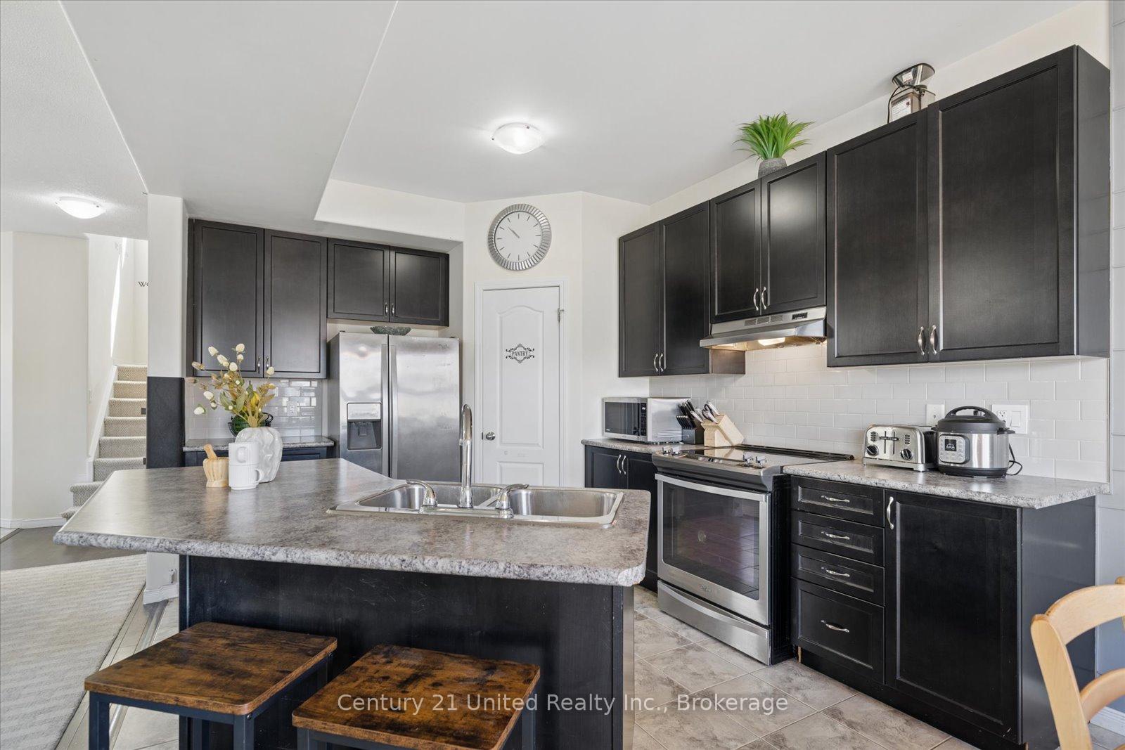 Photo 23 of 425 Florence Drive, Peterborough, Monaghan Ward 2 — HOMEH