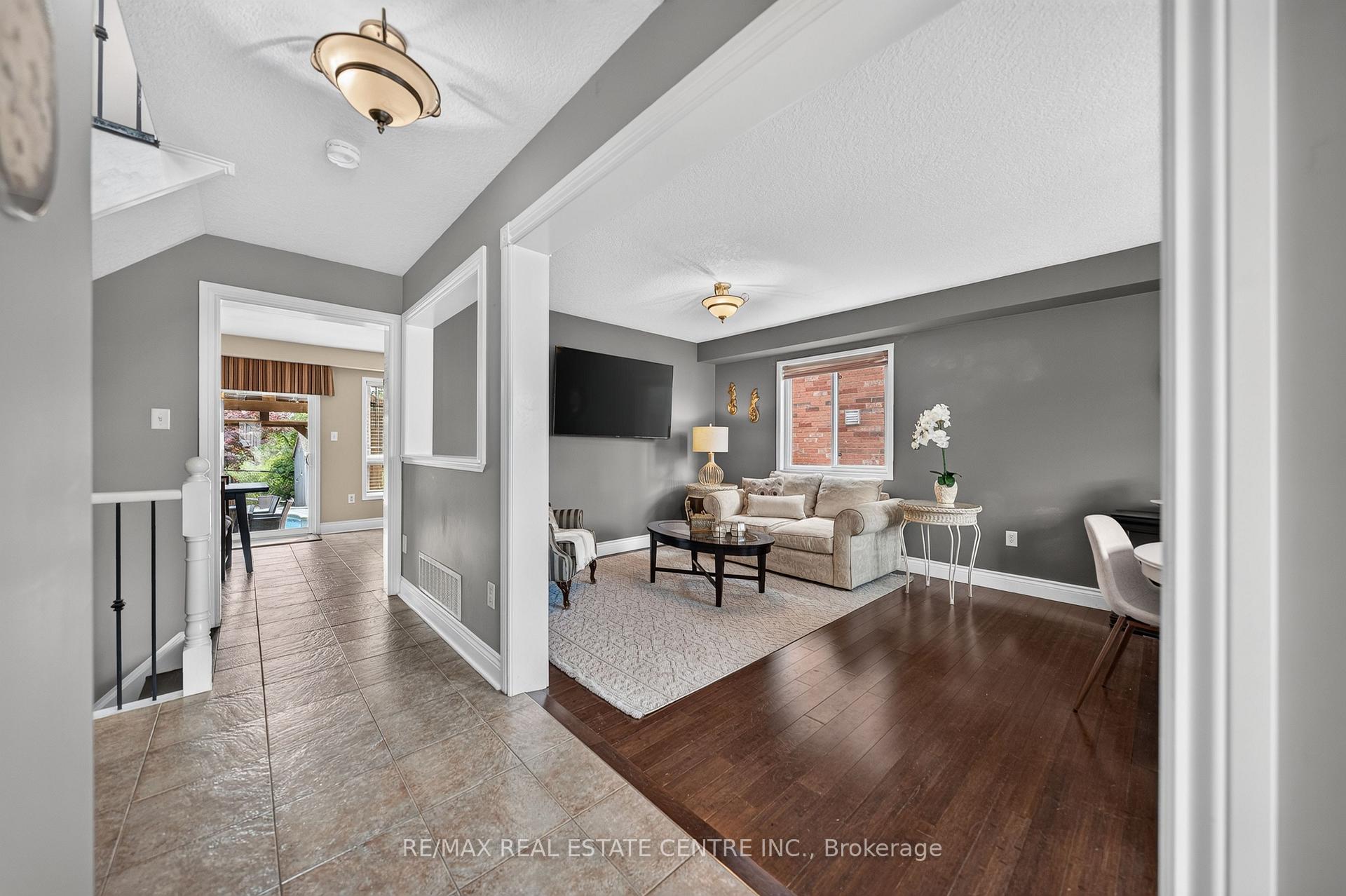 Photo 6 of 72 Swift Crescent, Cambridge, Christopher-Champlain — HOMEH