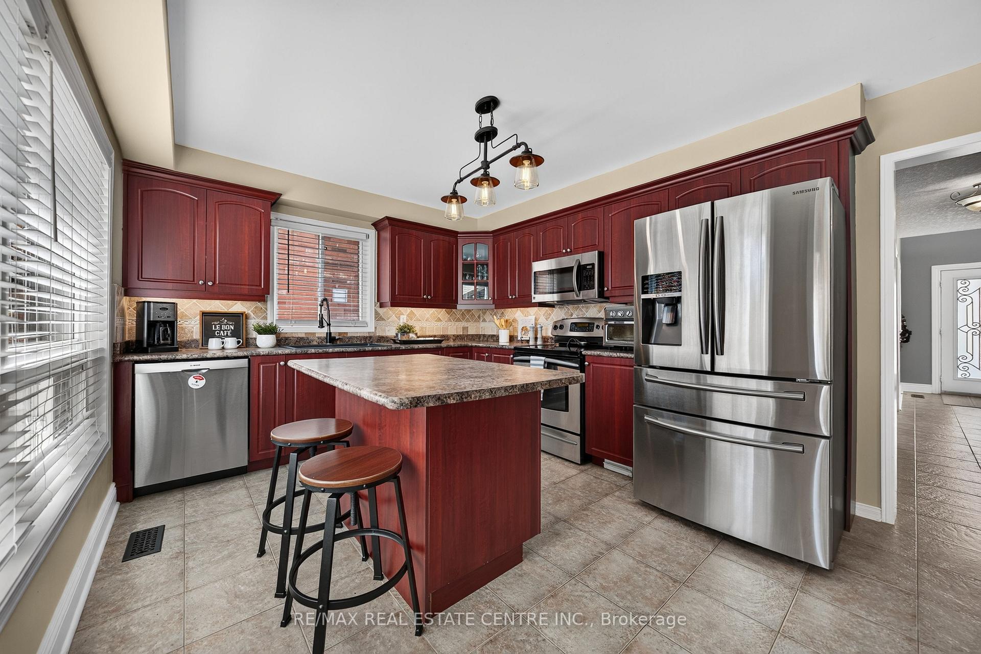 Photo 18 of 72 Swift Crescent, Cambridge, Christopher-Champlain — HOMEH